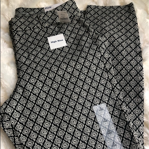 Old Navy Pants - Old Navy Pixie High Rise Pants